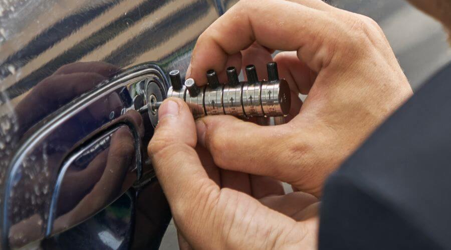 Professional gutter cleaning in Deer Park, TX